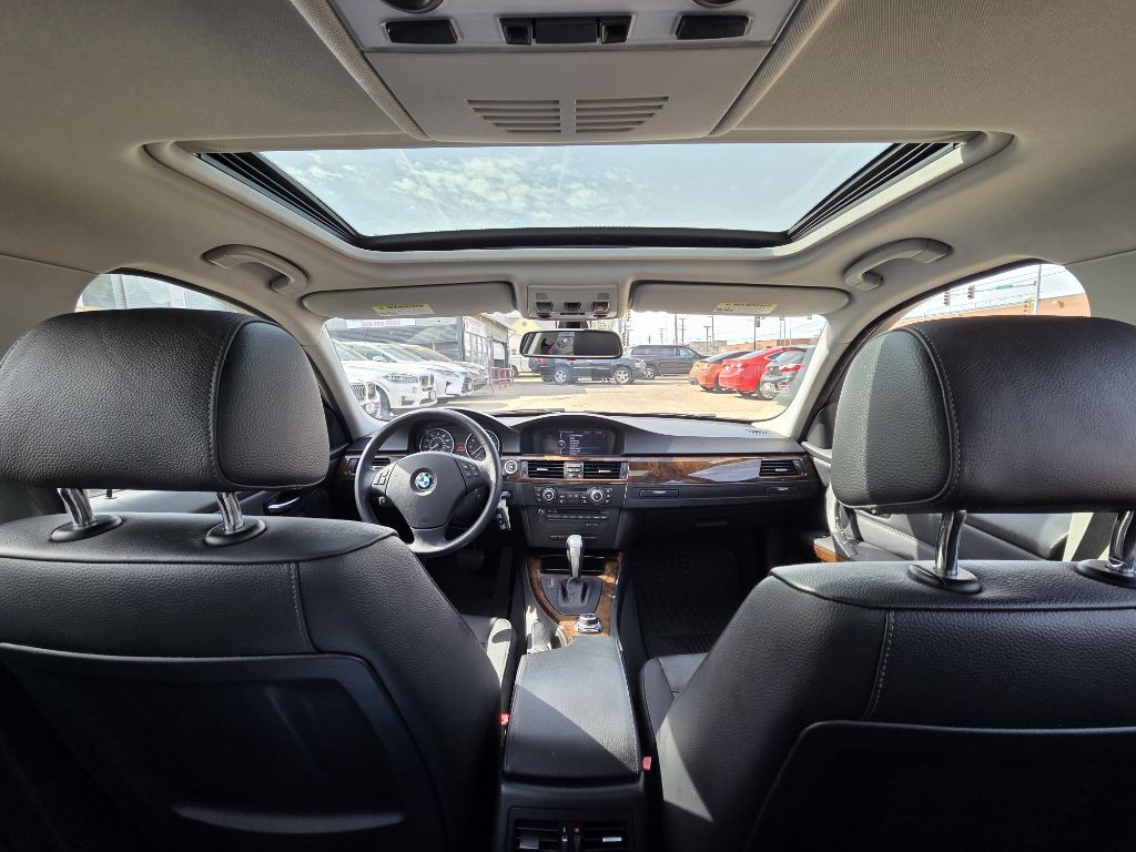 2010 BMW 3 Series Image 12