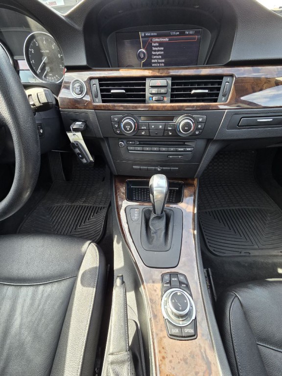 2010 BMW 3 Series Image 13