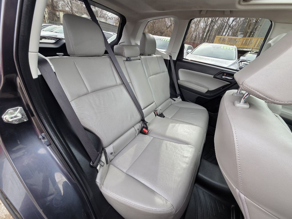 2014 Subaru Forester Image 10