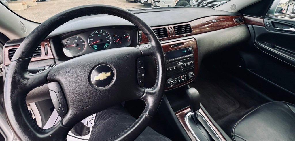 2010 Chevrolet Impala Image 12