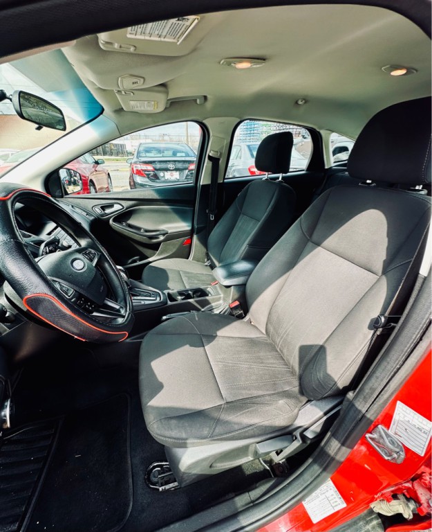 2016 Ford Focus Image 9