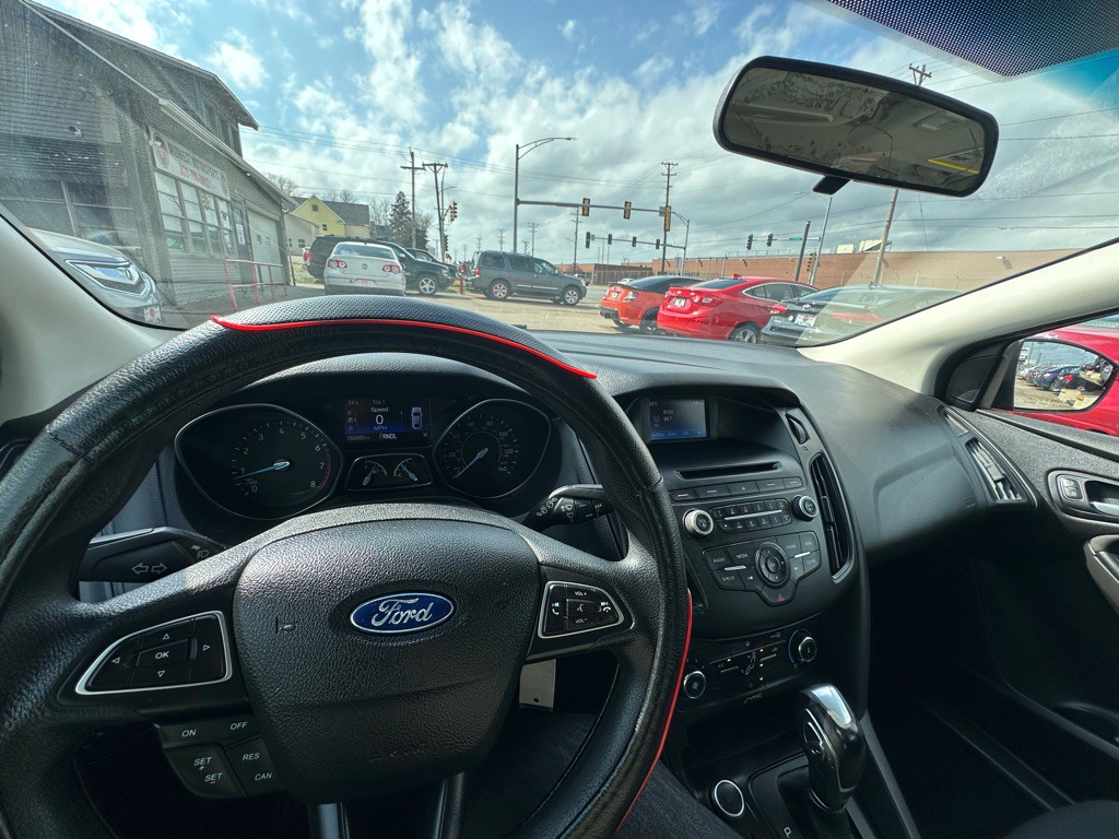 2016 Ford Focus Image 15