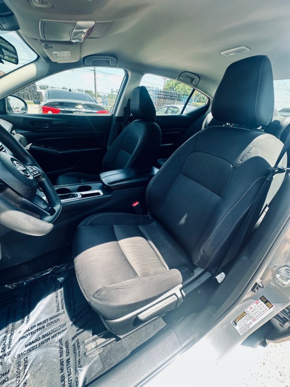 2024 Nissan Altima Image 9