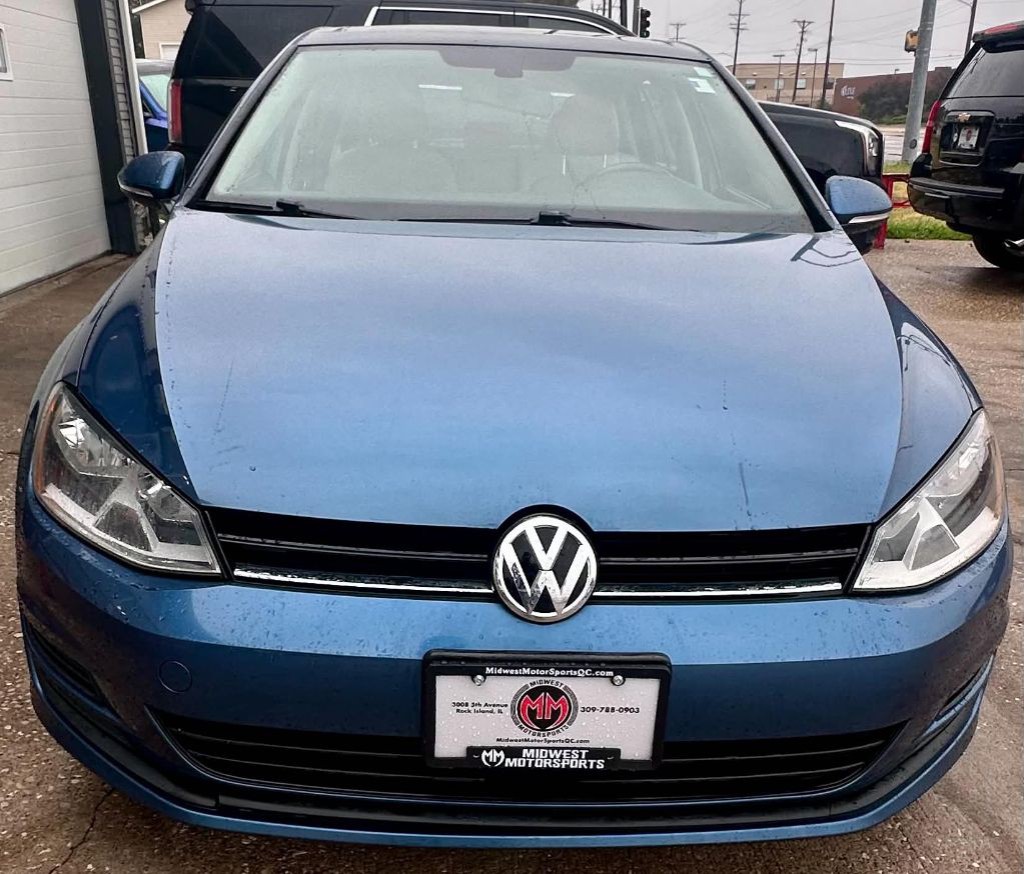 2017 Volkswagen Golf Image 2