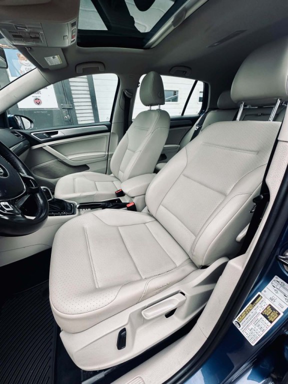 2017 Volkswagen Golf Image 9