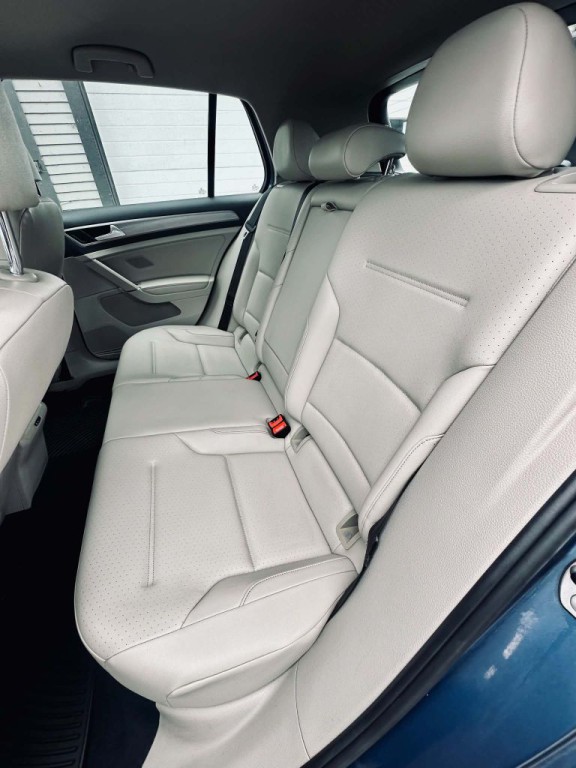 2017 Volkswagen Golf Image 10