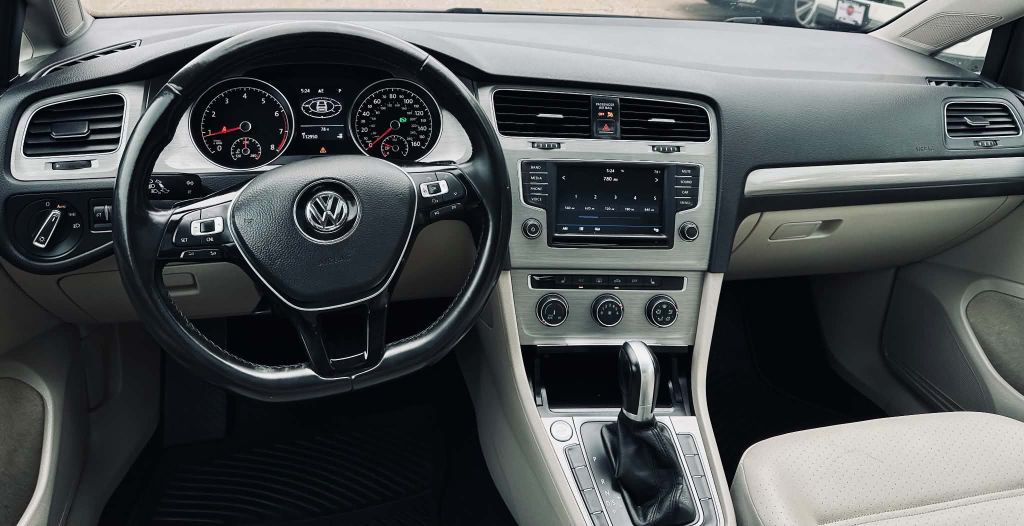 2017 Volkswagen Golf Image 13