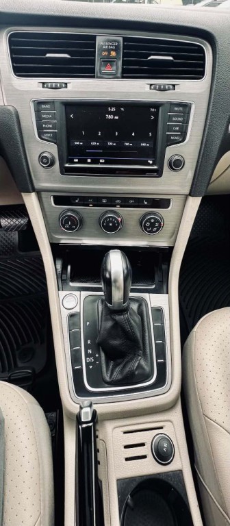 2017 Volkswagen Golf Image 14