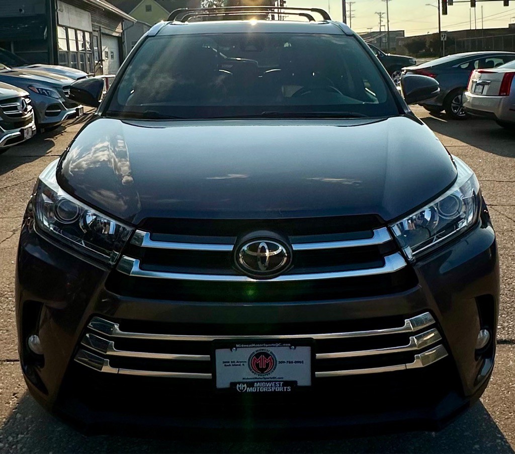 2017 Toyota Highlander Image 2