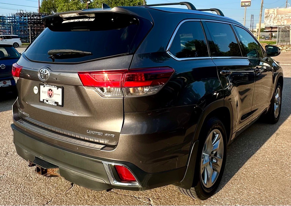 2017 Toyota Highlander Image 4