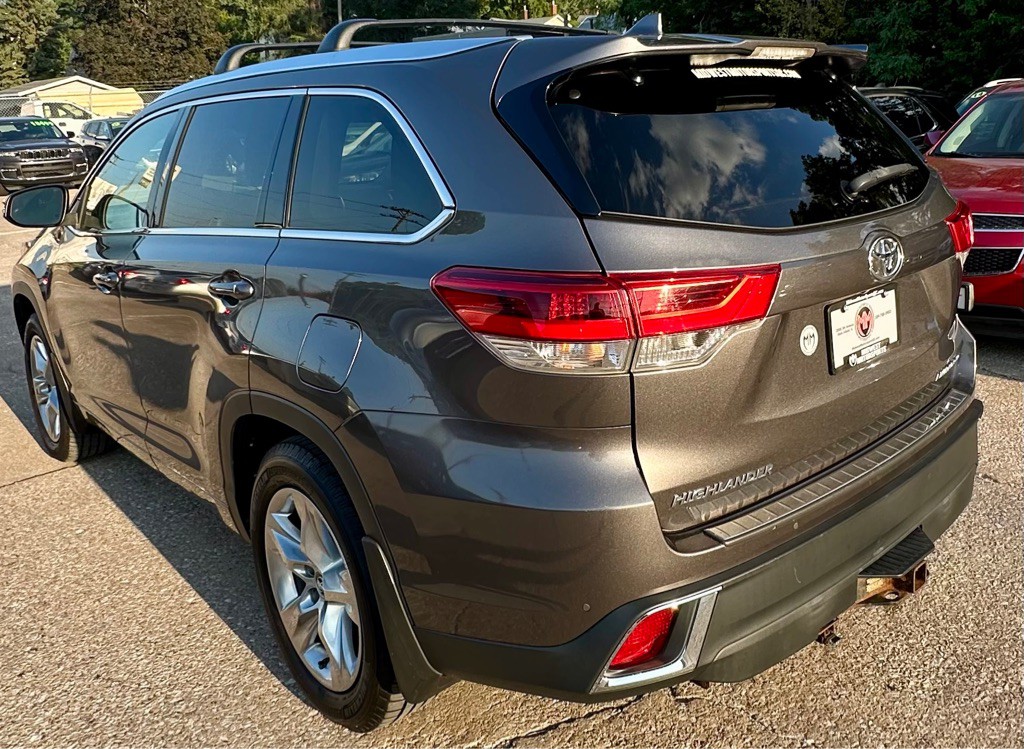 2017 Toyota Highlander Image 6