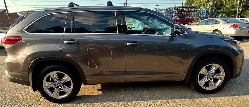 2017 Toyota Highlander Image 8