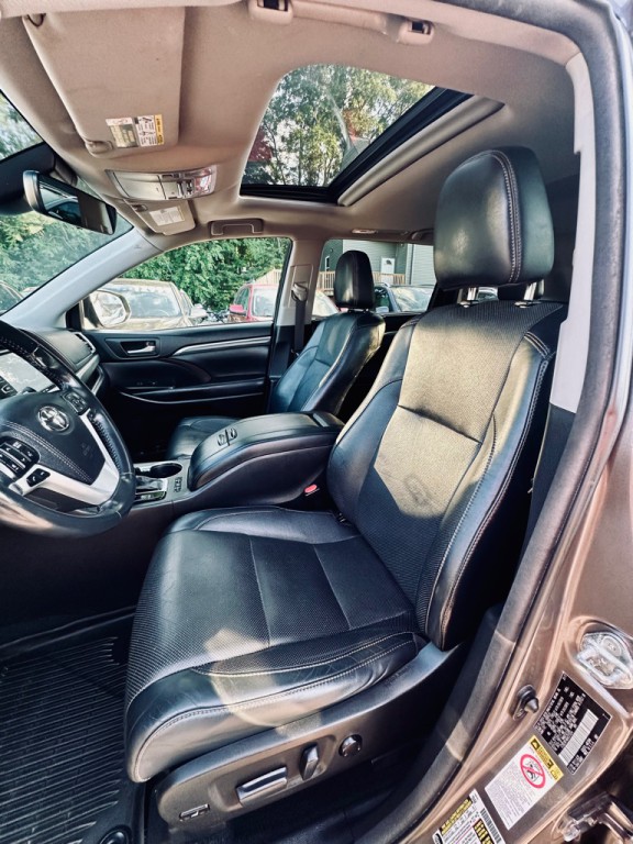 2017 Toyota Highlander Image 9
