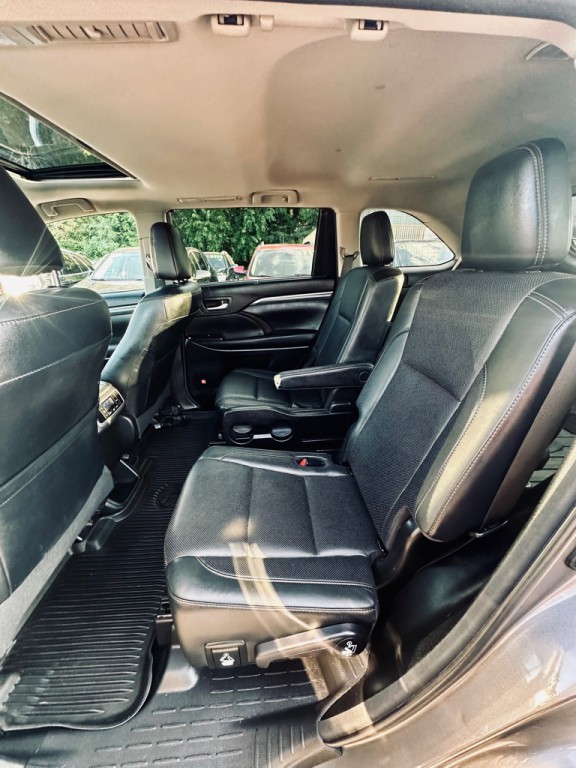 2017 Toyota Highlander Image 10