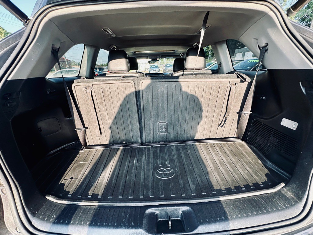 2017 Toyota Highlander Image 12