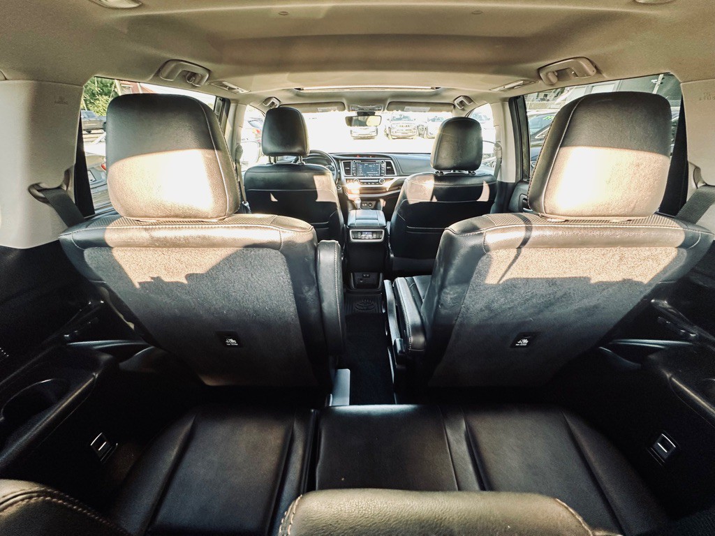2017 Toyota Highlander Image 13