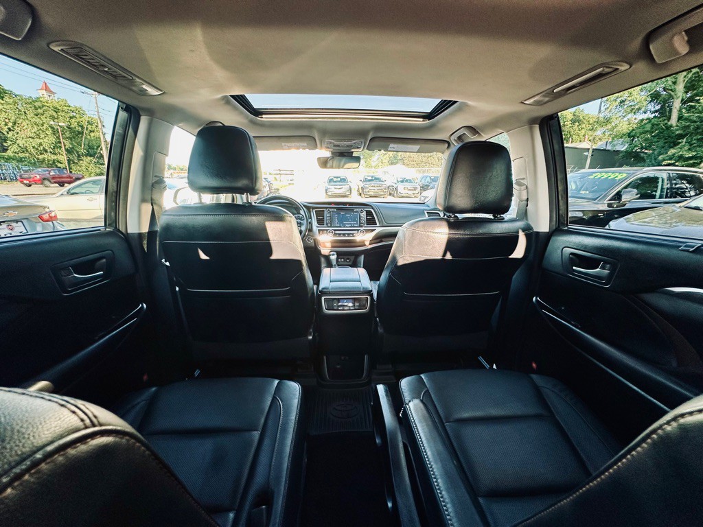 2017 Toyota Highlander Image 14