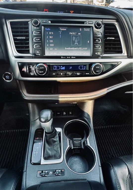 2017 Toyota Highlander Image 17
