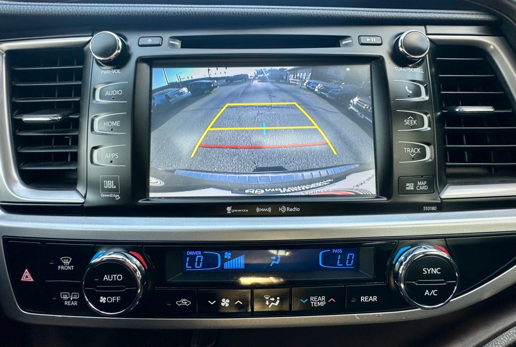 2017 Toyota Highlander Image 18