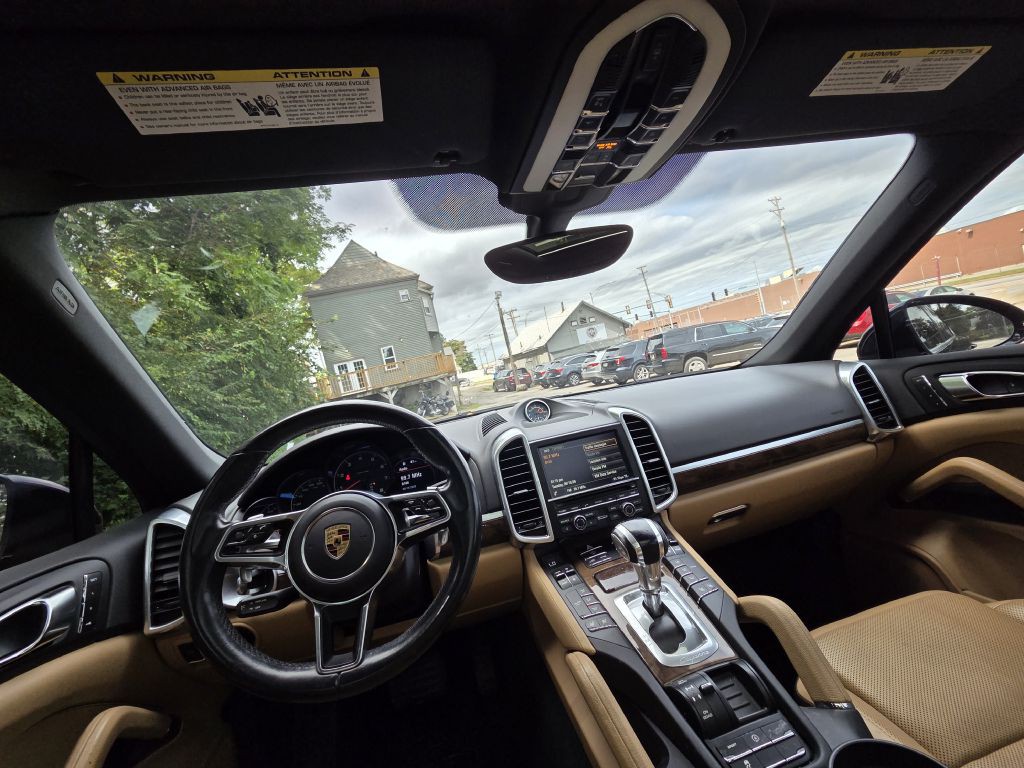 2016 Porsche Cayenne Image 9
