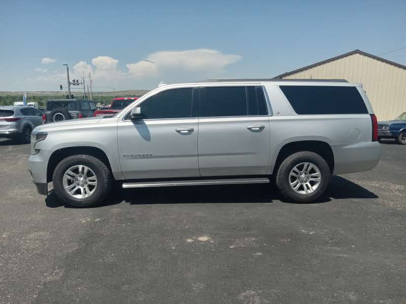 2019 Chevrolet Suburban Image 2