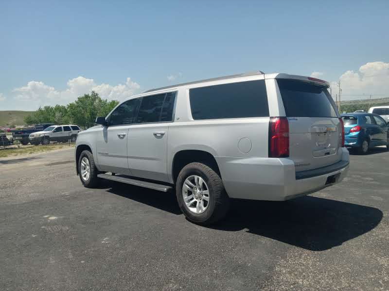 2019 Chevrolet Suburban Image 3