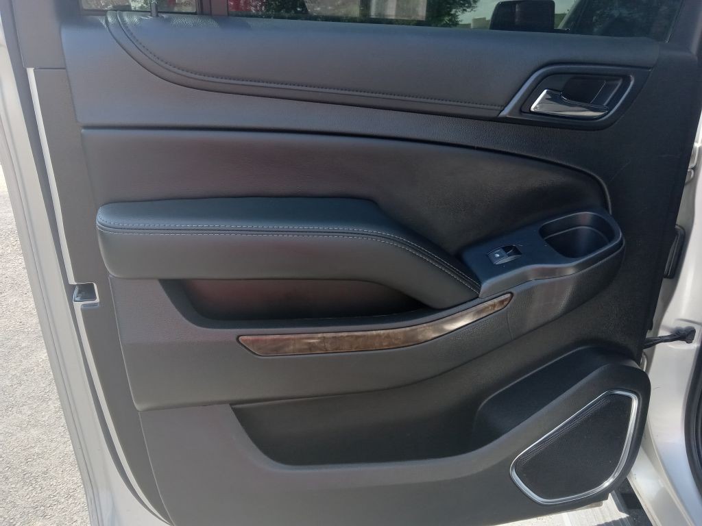 2019 Chevrolet Suburban Image 12