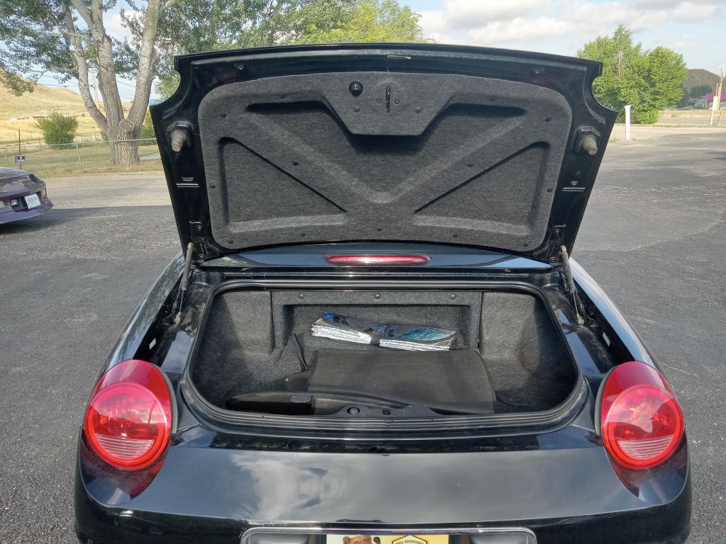 2002 Ford Thunderbird Image 11