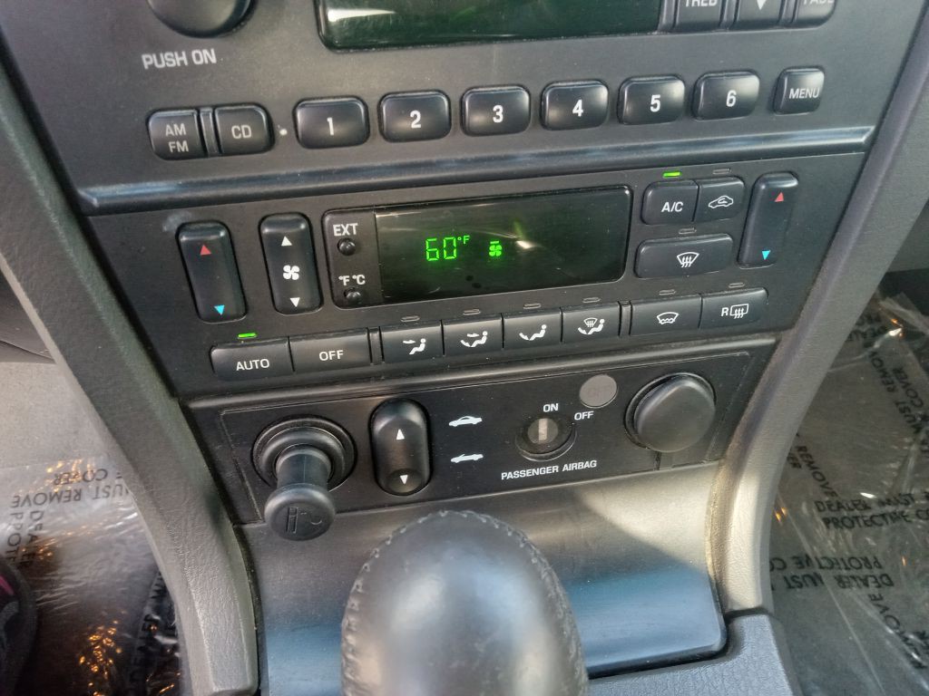 2002 Ford Thunderbird Image 23