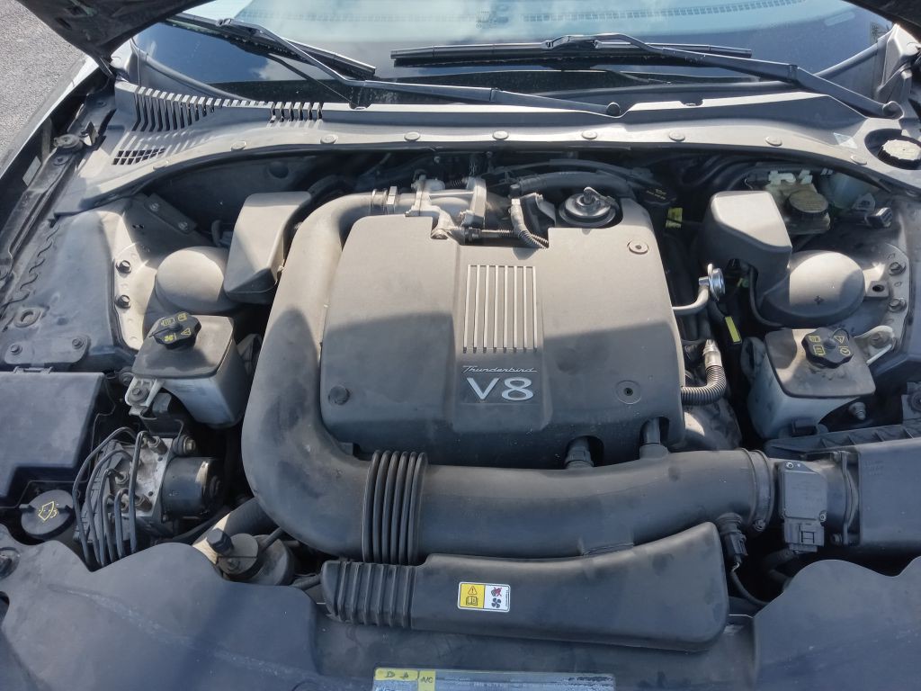 2002 Ford Thunderbird Image 27