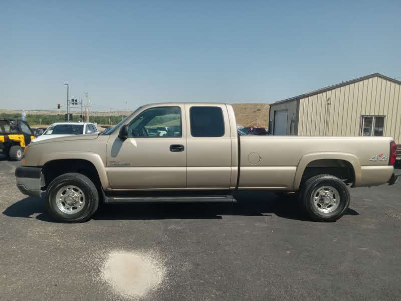 2004 Chevrolet Silverado 1500 Image 2