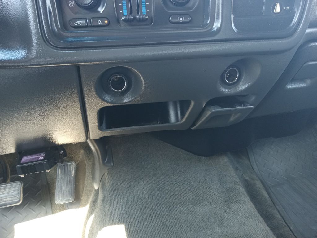 2004 Chevrolet Silverado 1500 Image 24