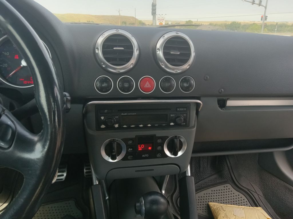 2003 Audi TT Image 13
