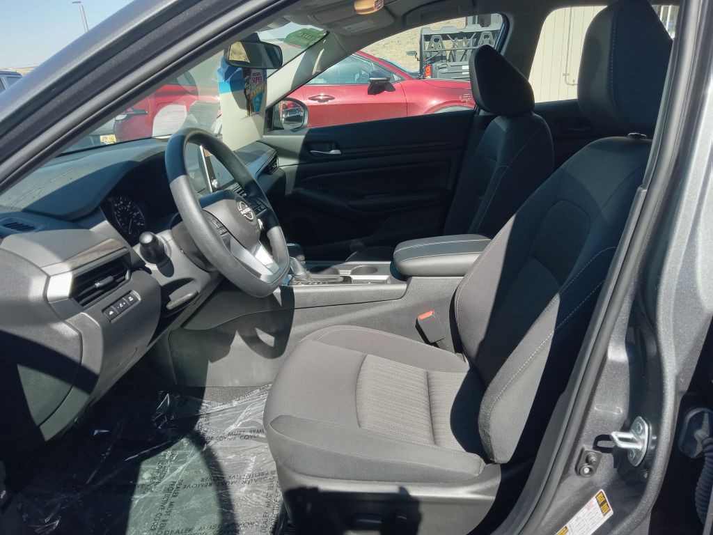 2025 Nissan Altima Image 3