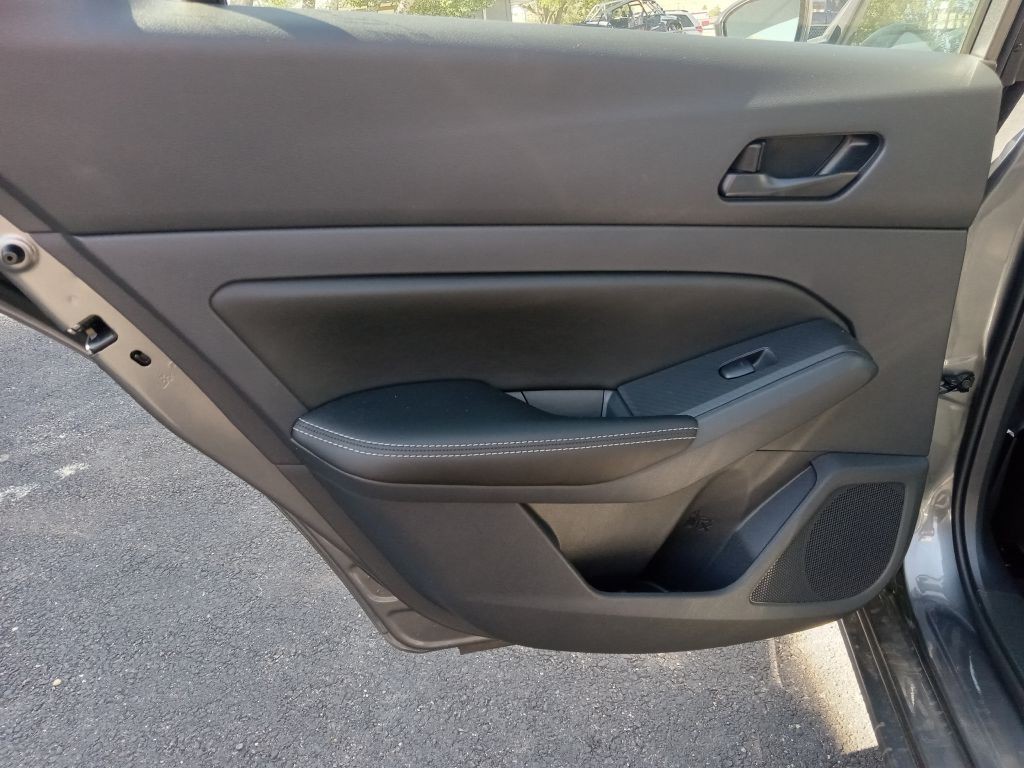 2025 Nissan Altima Image 12