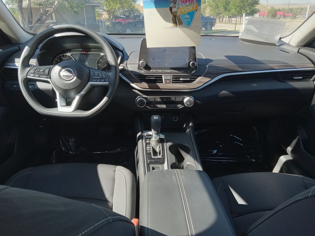 2025 Nissan Altima Image 17