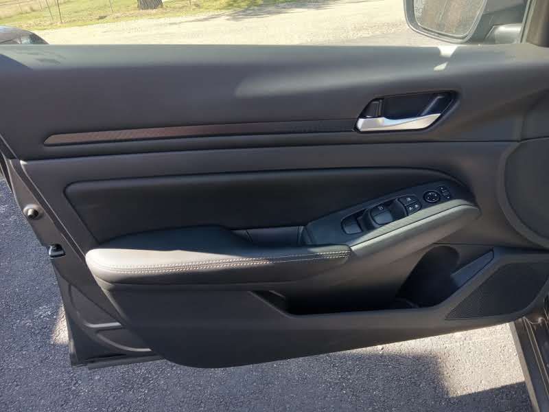 2025 Nissan Altima Image 19
