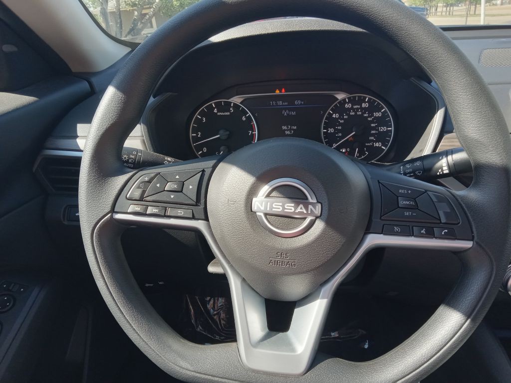 2025 Nissan Altima Image 23