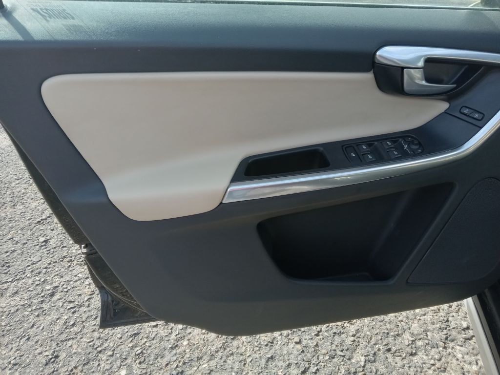 2012 Volvo XC60 Image 11