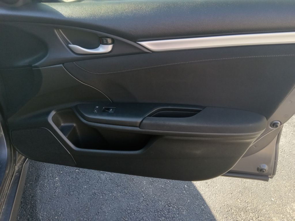 2018 Honda Civic Image 16