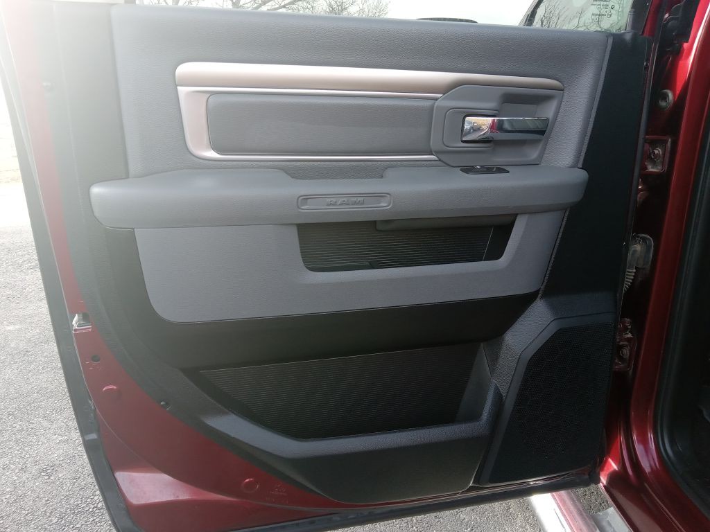 2017 RAM 1500 Image 16