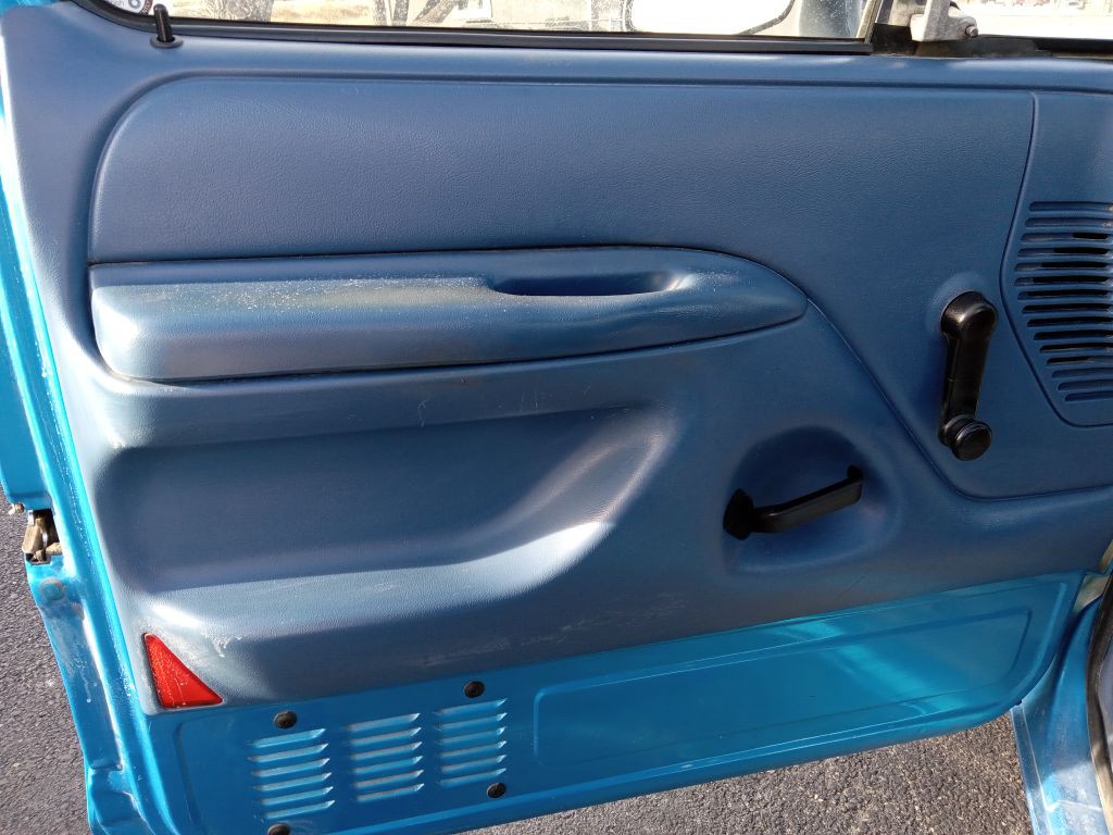 1994 Ford F-150 Image 10