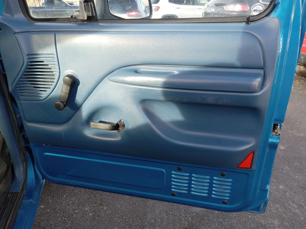 1994 Ford F-150 Image 16