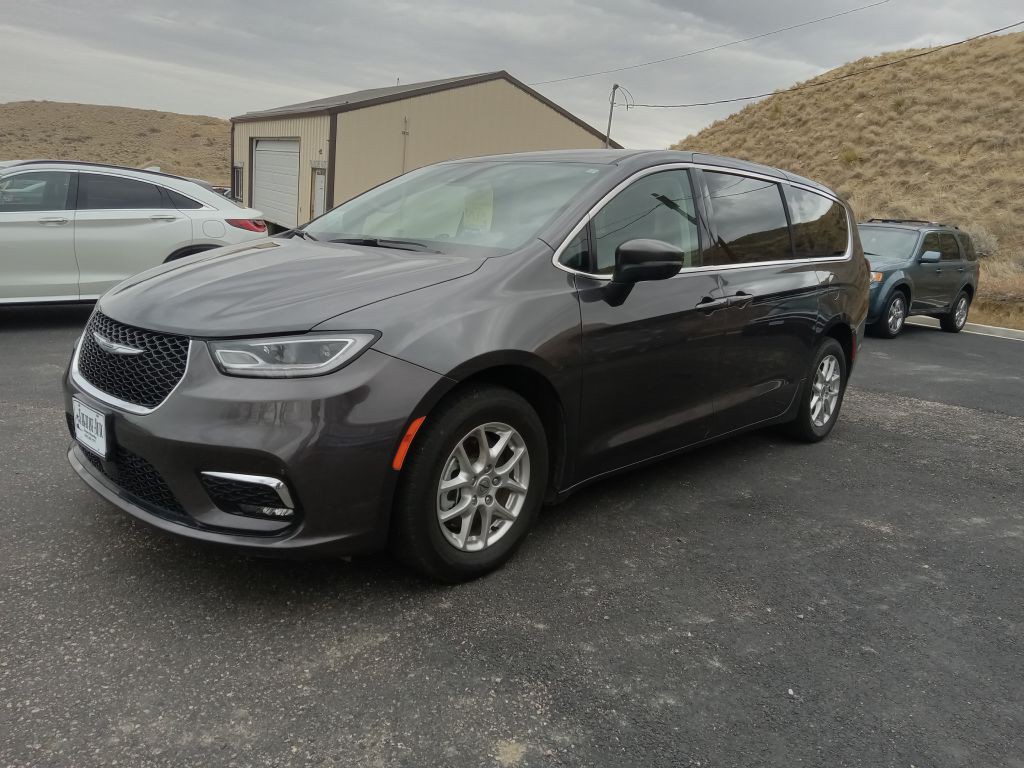 2023 Chrysler Pacifica Image 1