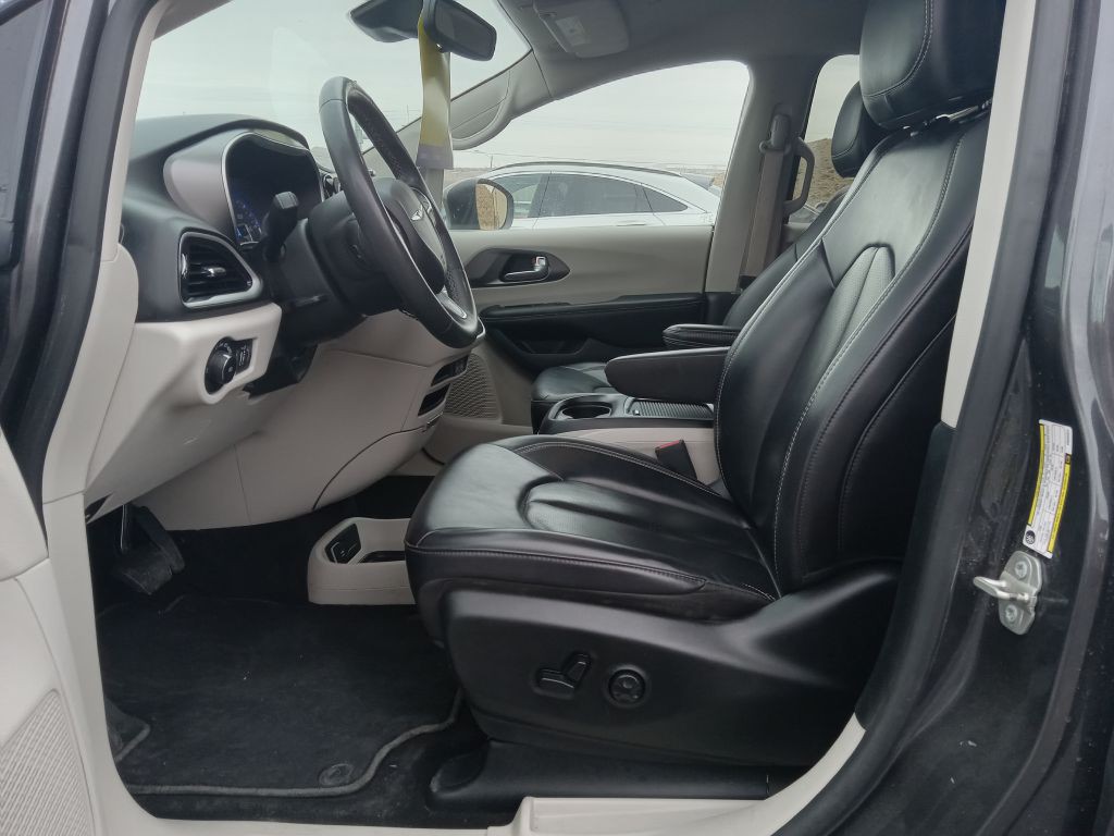 2023 Chrysler Pacifica Image 10