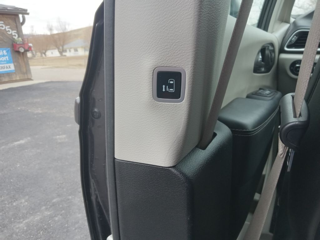 2023 Chrysler Pacifica Image 12