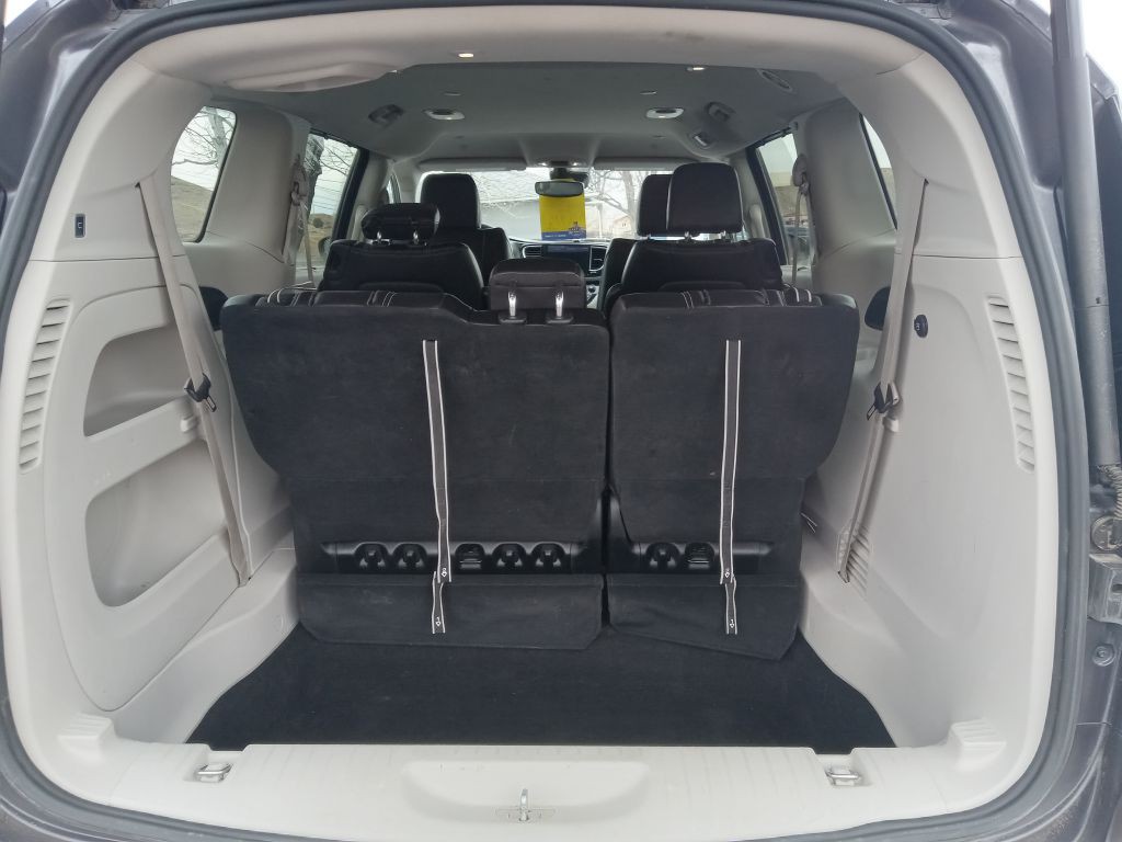 2023 Chrysler Pacifica Image 18