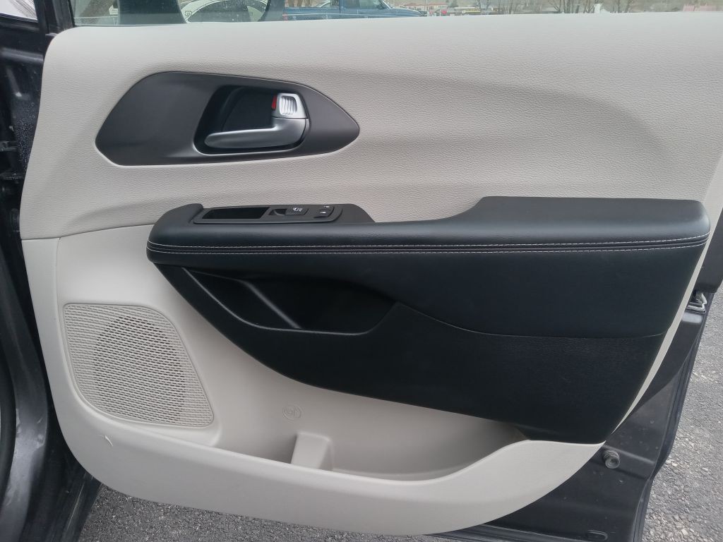 2023 Chrysler Pacifica Image 21