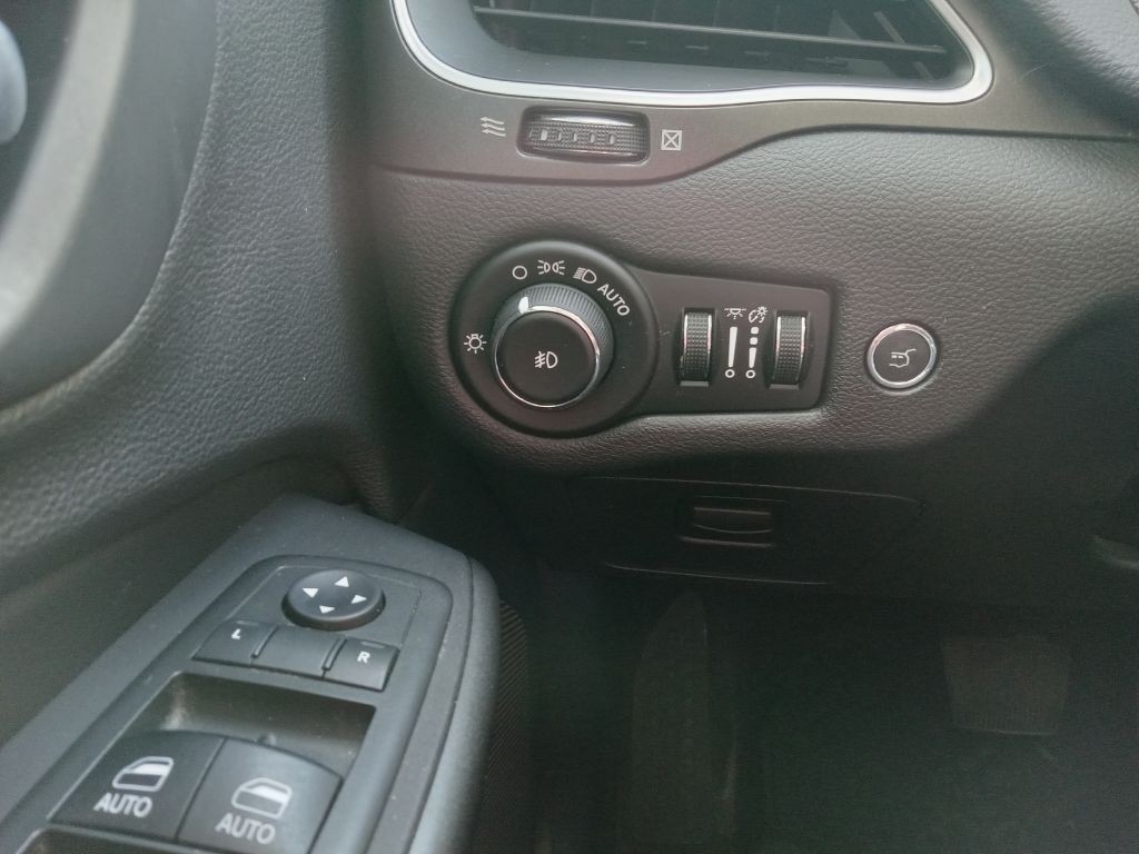 2019 Jeep Cherokee Image 24