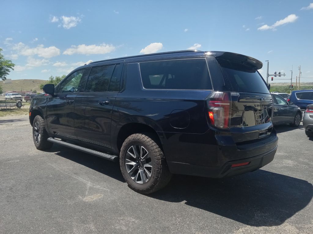 2023 Chevrolet Suburban Image 3
